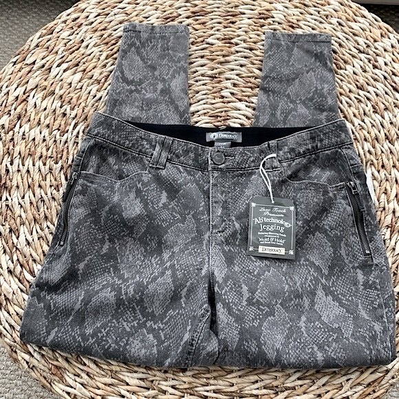 Democracy Snakeskin Print Booty Lift Jegging - Picture 6 of 16